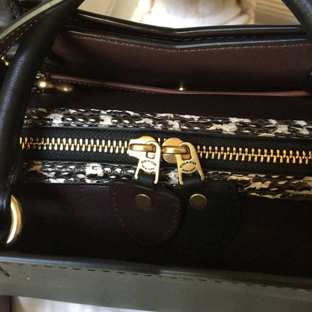 Stunning Coach Exotic Detailed Mason Color - Picture 10 of 16
